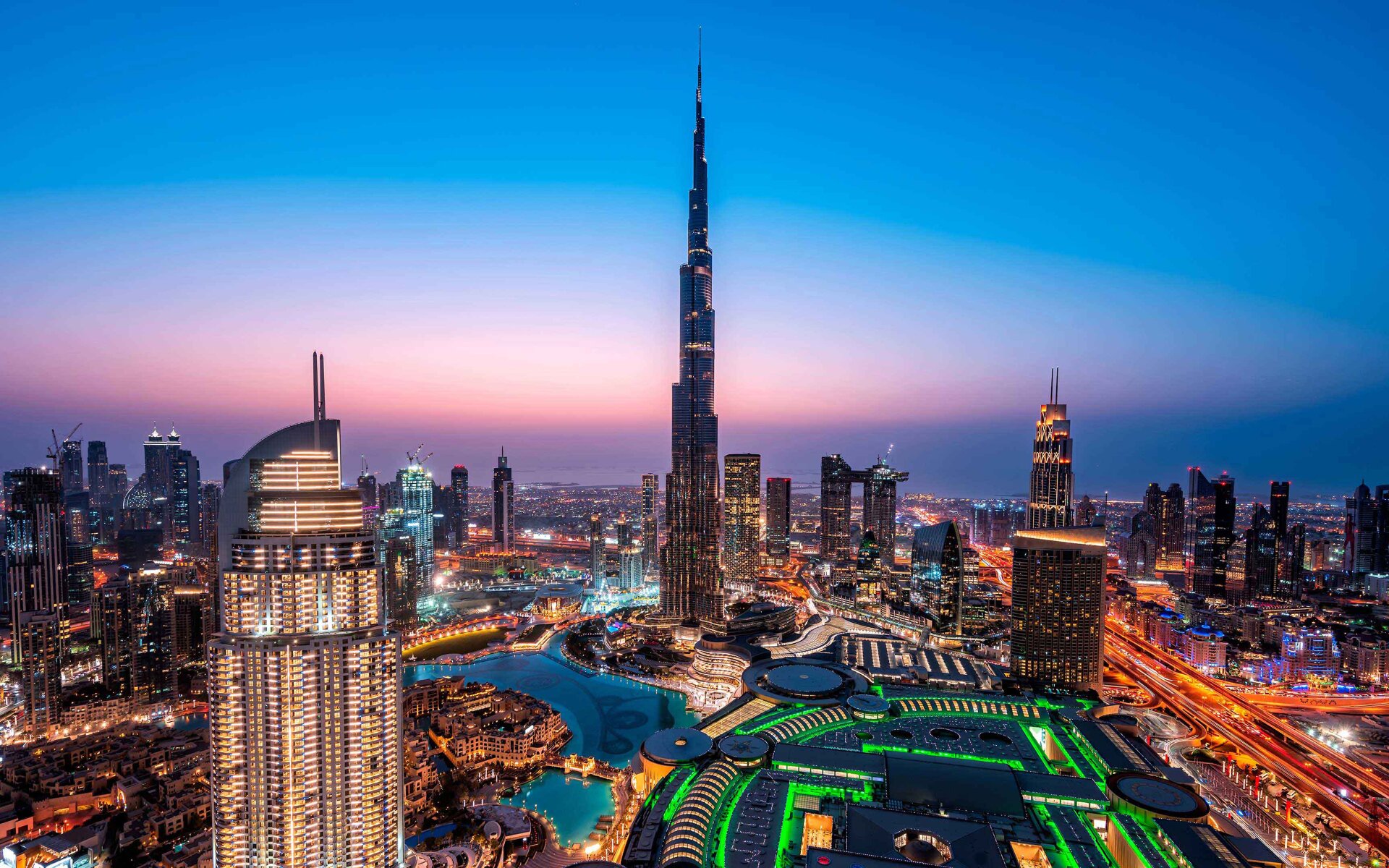 Burj Khalifa, o edifício mais alto do mundo que apresenta a queima de fogos mais marcante de Dubai